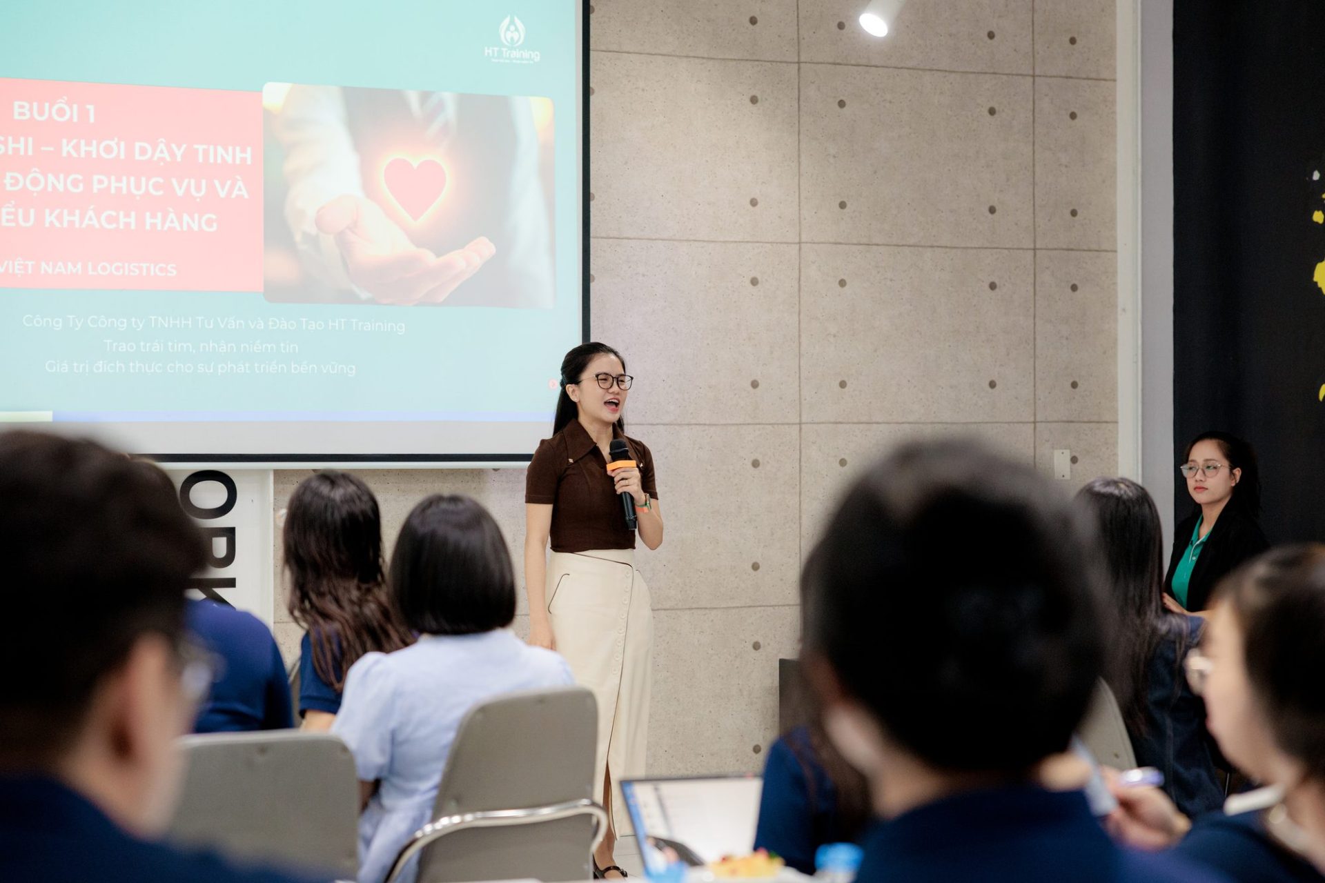 Đào tạo Omotenashi Service tại Bondex Việt Nam Logistics – HT Training