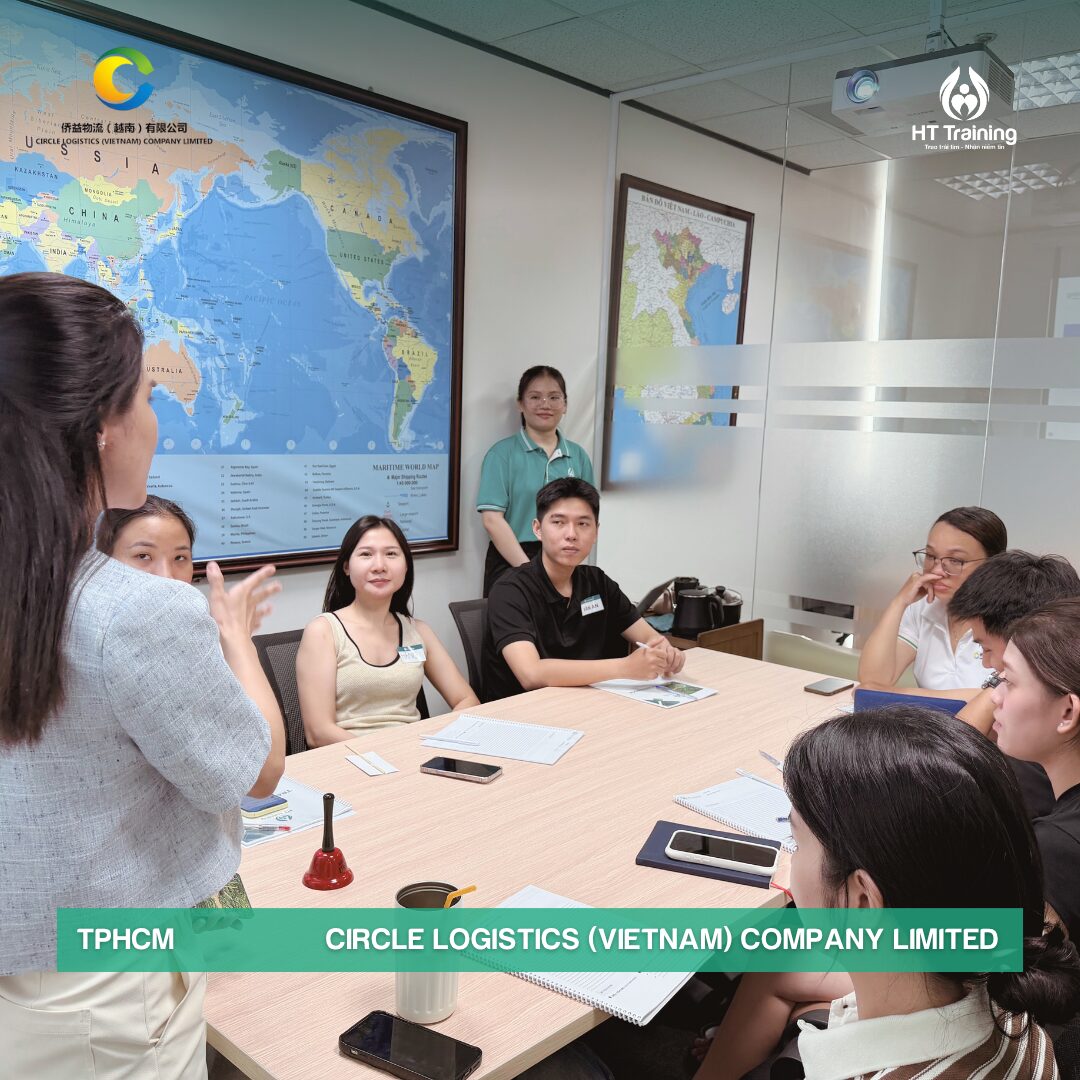 Giảng viên HT Training giới thiệu lộ trình chuyển hóa năng lực cho đội ngũ kế thừa Circle Logistics Vietnam