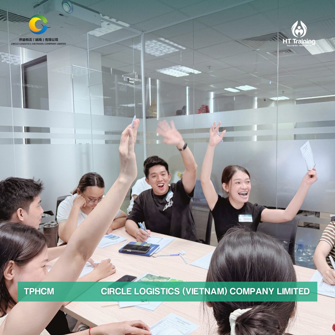 Học viên hào hứng tham gia hoạt động trong lớp học Lãnh đạo kế thừa