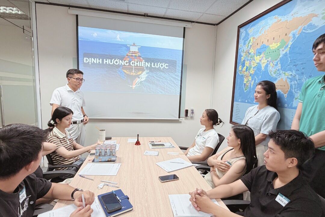 Ban Lãnh đạo Circle Logistics Vietnam chia sẻ định hướng chiến lược trong buổi Kick-off dự án Lãnh đạo kế thừa cùng HT Training
