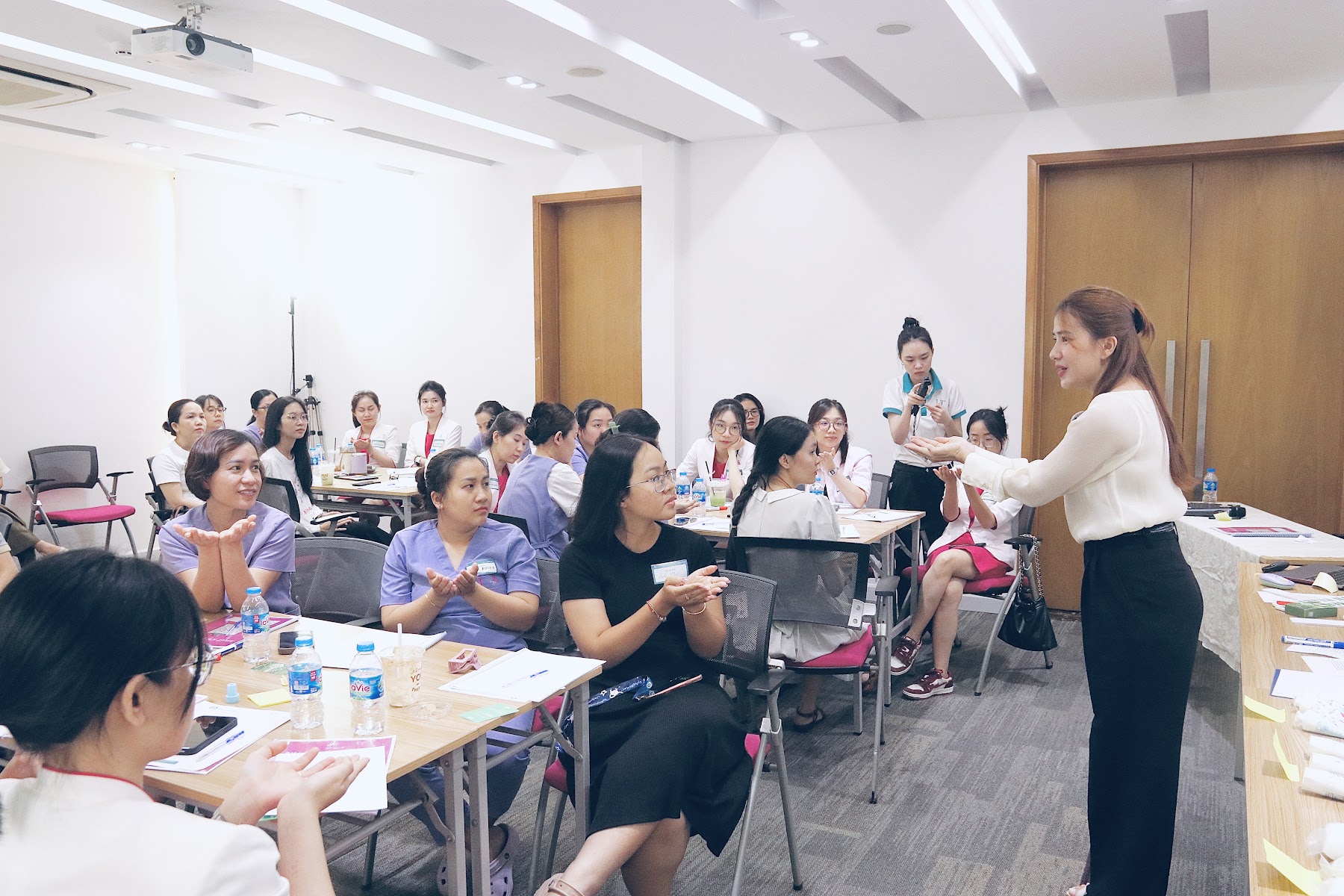 Lớp học Dịch vụ khách hàng tận tâm tạo nên sự khác biệt – HT Training