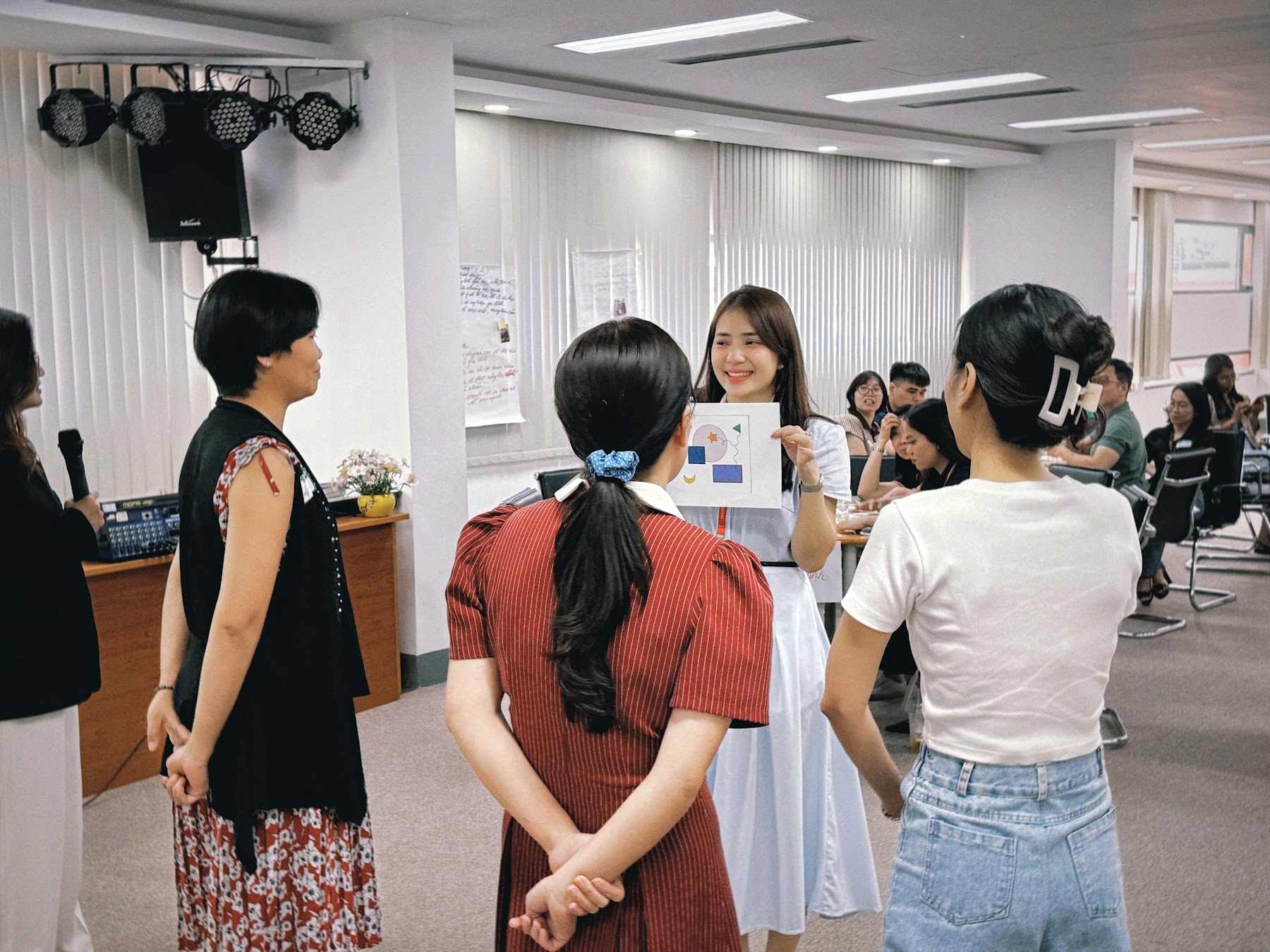 Lớp học Mở khoá kỹ năng giao tiếp chuyên nghiệp – HT Training