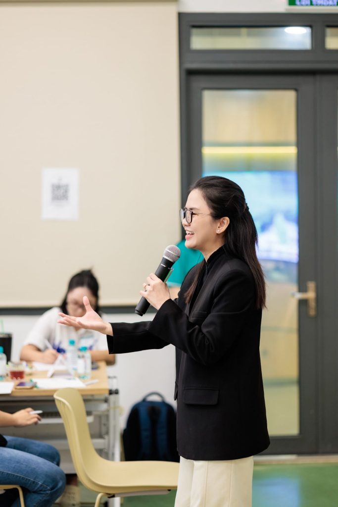 Giảng viên HT Training đứng lớp