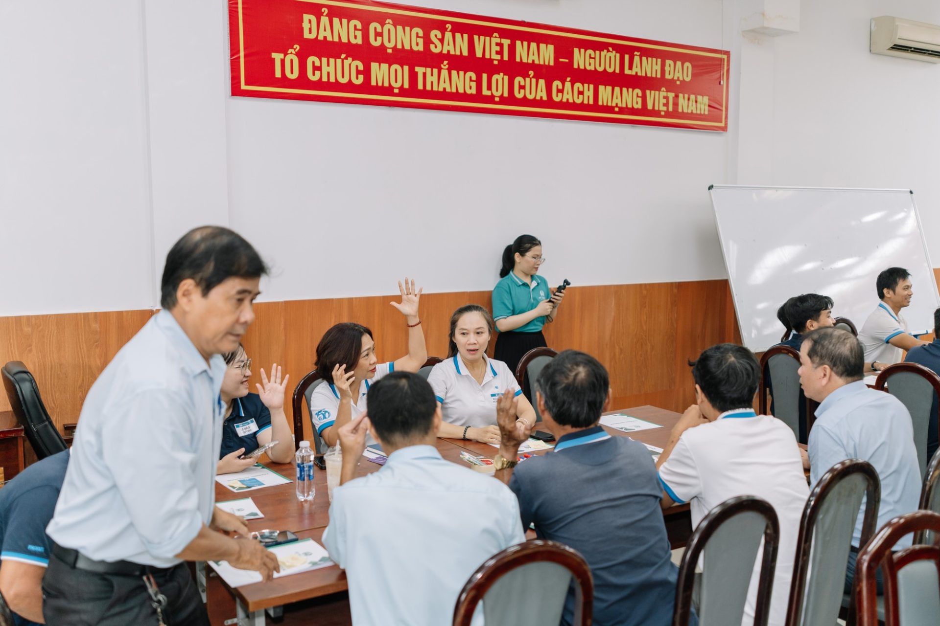 Học viên hào hứng tham gia hoạt động lớp học