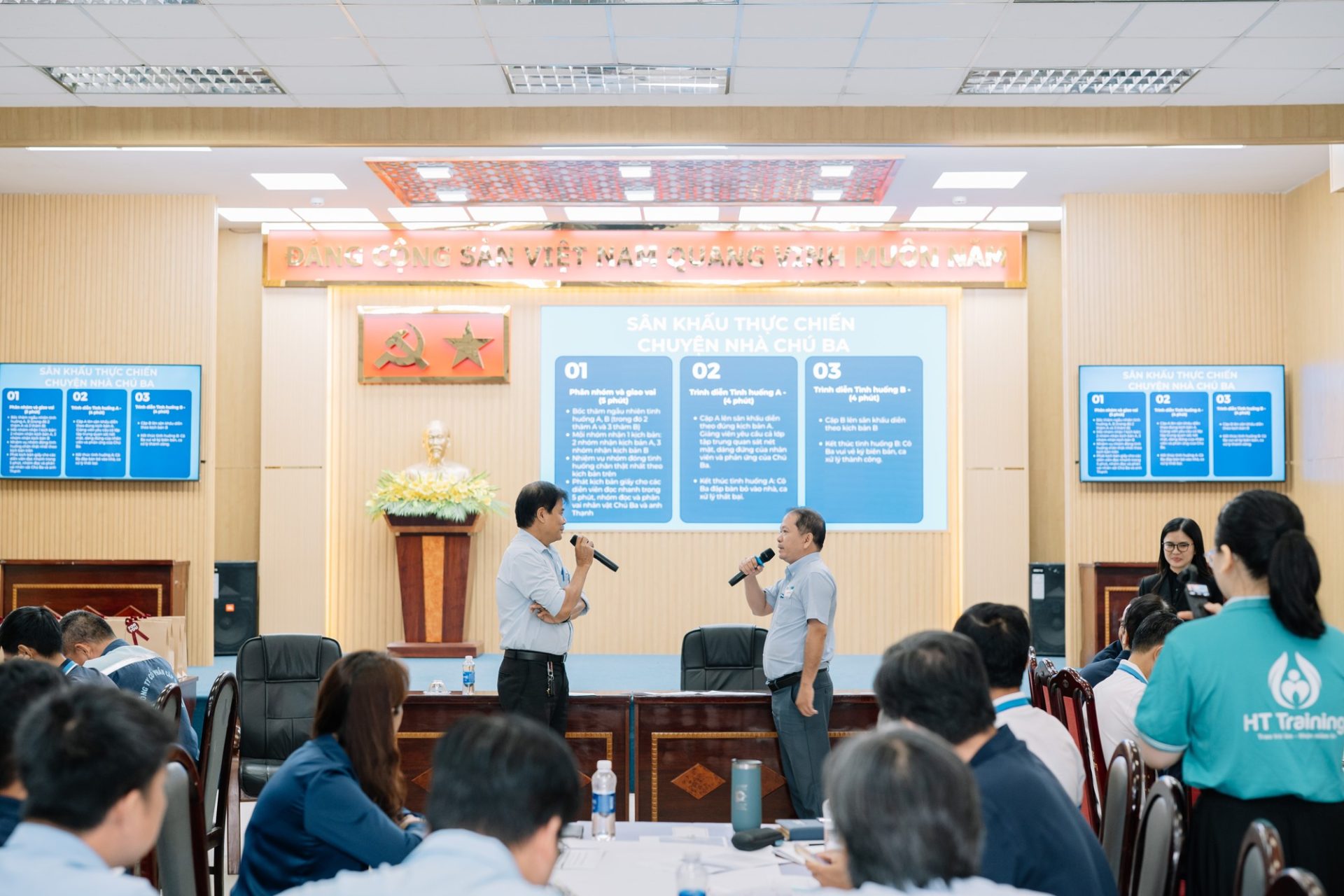 Học viên nhập vai xử lý tình huống trên sân khấu thực chiến